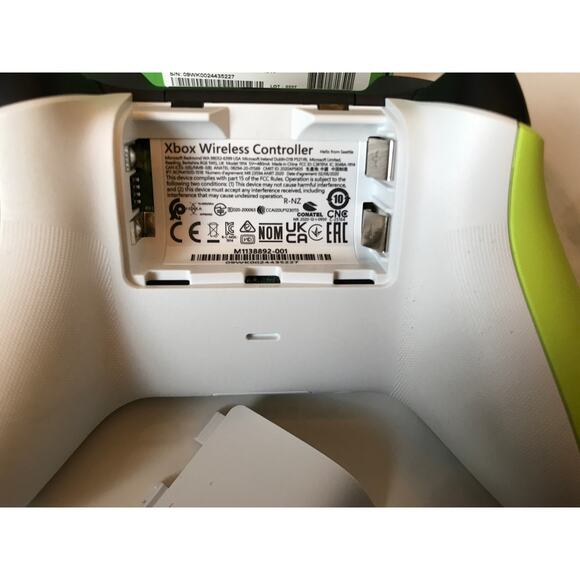 Electric Volt XBOX Wireless Controller for XBOX One and Series X|S Model 1914 - Picture 8 of 9